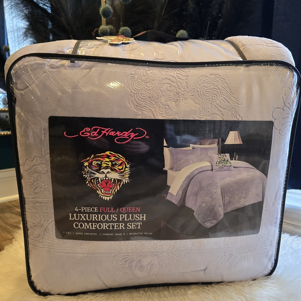Ed Hardy 4 piece full/queen Lilac luxurious plush comforter set new - Picture 2 of 9